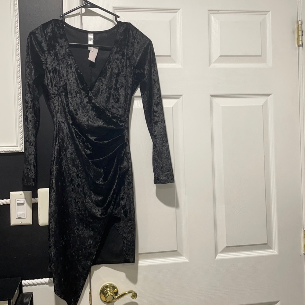 MOLLY AND ZOEY black velvet dress size MEDIUM